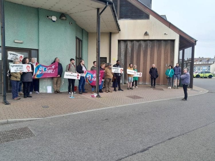 Protest outside court over Welsh language case